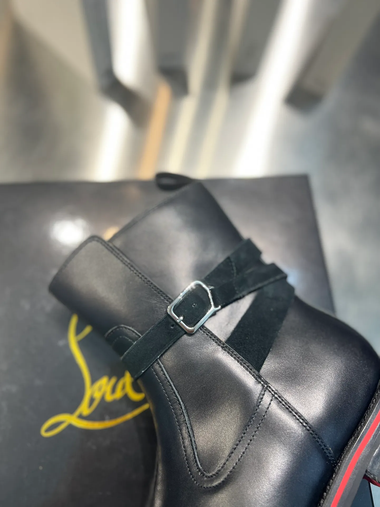 👟👟Ex-factory price 880👟👟 ╔Black cowhide boots with tire soles and front toe nails╗ ·Top version customization·²⁰²²𝐬𝐬 𝑪𝒉𝒓𝒊𝒔𝒕𝒊𝒂𝒏 𝑳𝒐𝒖𝒃𝒐𝒖𝒕𝒊𝒏 ▪️No matter the last shape, fabric, diamonds, nails, lining, outsole, they are as close as possible to ZP... ▪️The original sole is specially provided by the original factory ▪️The lining is imported water-dyed cowhide ▪️Private customization time is about 3-7 days —————— Size: Men's 38M-47M
